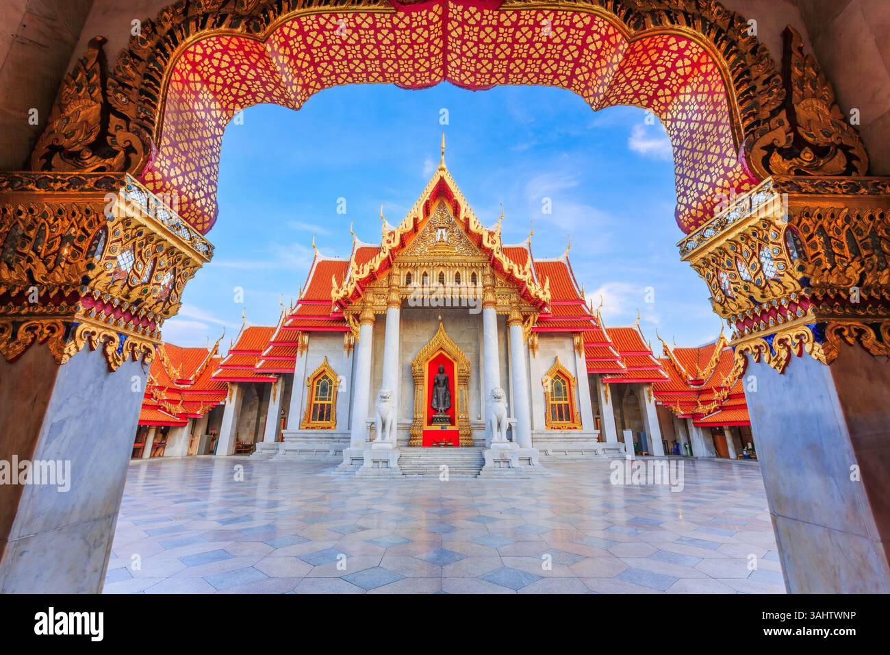 Bangkok, Thailandia. Il Tempio di marmo, Wat Benchamabopit Dusitvanaram. Foto Stock