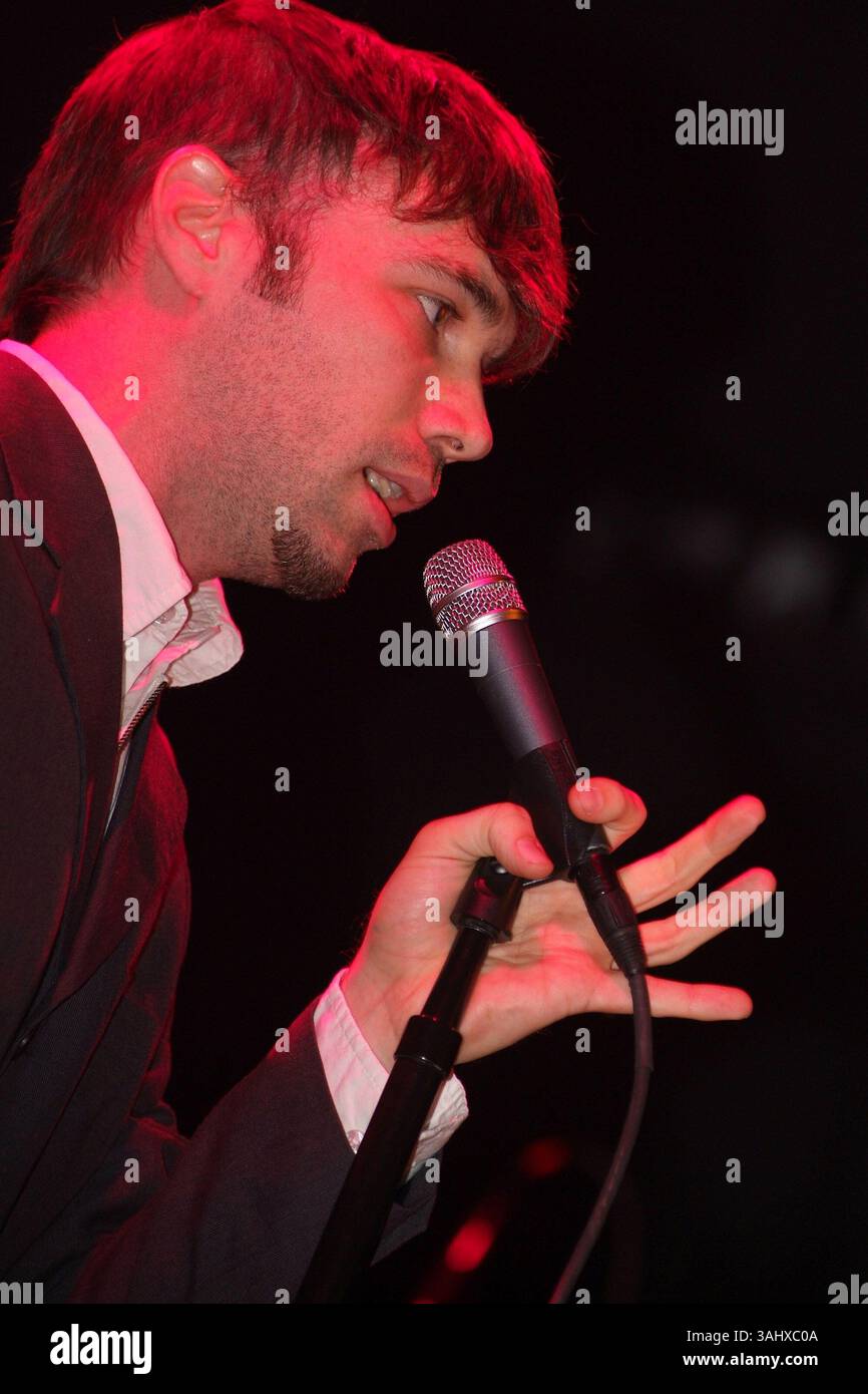 10 aprile 2005 - Cleveland, OHIO, Stati Uniti - 10 aprile 2005; Cleveland, OH, Stati Uniti; il cantante / Turntablist / rapper, RICHARD TERFRY alias BUCK 65 si esibisce durante una tappa del tour di apertura per le Dresden Dolls tenutasi alla House of Blues. Credito obbligatorio: Foto di Jason Nelson/AdMedia. (Â©) Copyright 2005 di Jason Nelson (immagine di credito: © Jason Nelson/AdMedia via ZUMA Wire) Foto Stock