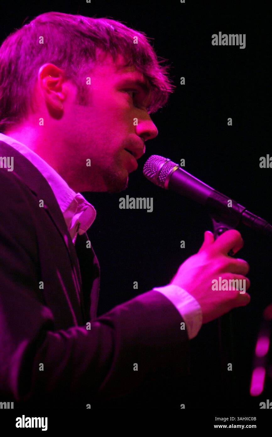 10 aprile 2005 - Cleveland, OHIO, Stati Uniti - 10 aprile 2005; Cleveland, OH, Stati Uniti; il cantante / Turntablist / rapper, RICHARD TERFRY alias BUCK 65 si esibisce durante una tappa del tour di apertura per le Dresden Dolls tenutasi alla House of Blues. Credito obbligatorio: Foto di Jason Nelson/AdMedia. (Â©) Copyright 2005 di Jason Nelson (immagine di credito: © Jason Nelson/AdMedia via ZUMA Wire) Foto Stock