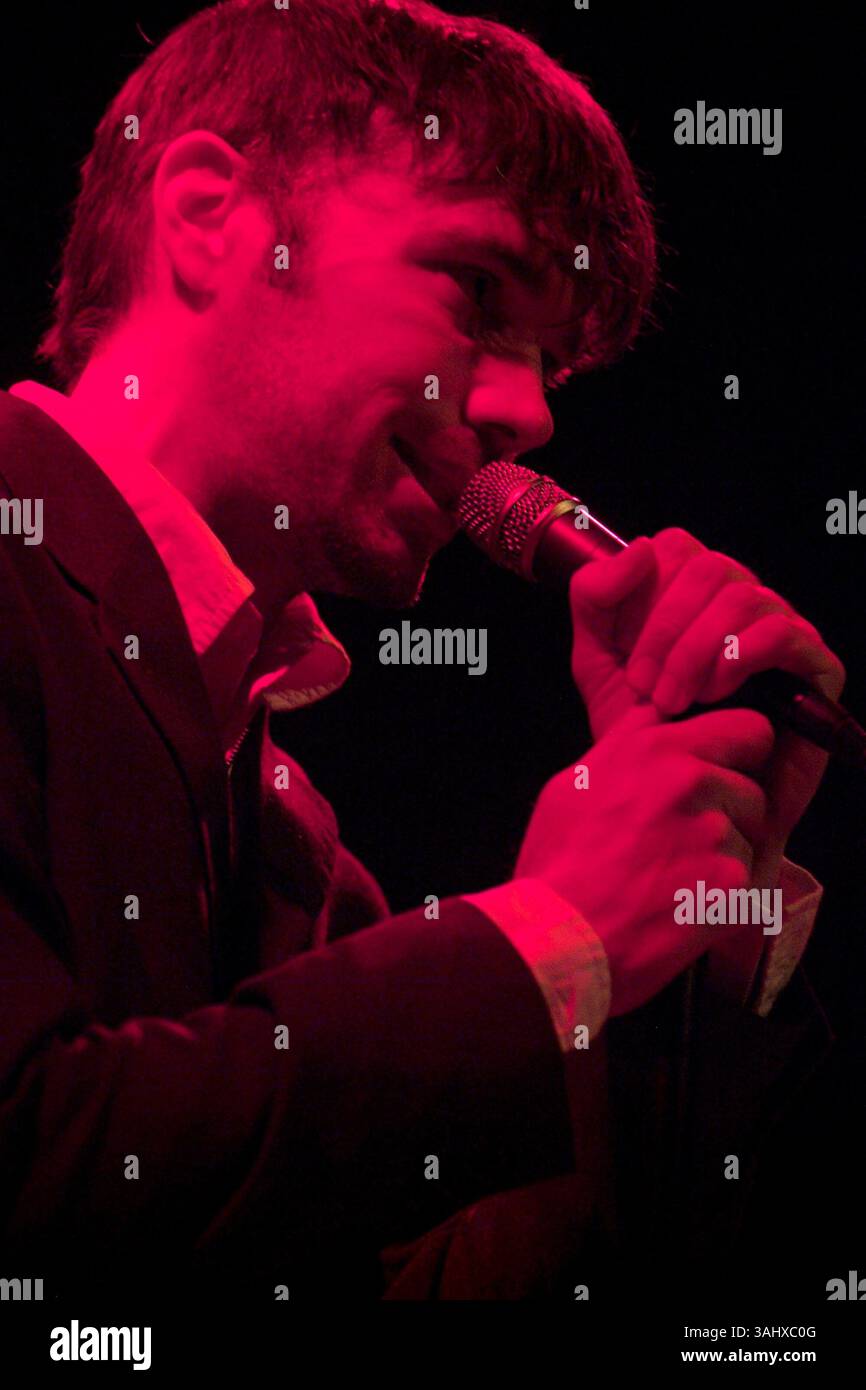 10 aprile 2005 - Cleveland, OHIO, Stati Uniti - 10 aprile 2005; Cleveland, OH, Stati Uniti; il cantante / Turntablist / rapper, RICHARD TERFRY alias BUCK 65 si esibisce durante una tappa del tour di apertura per le Dresden Dolls tenutasi alla House of Blues. Credito obbligatorio: Foto di Jason Nelson/AdMedia. (Â©) Copyright 2005 di Jason Nelson (immagine di credito: © Jason Nelson/AdMedia via ZUMA Wire) Foto Stock