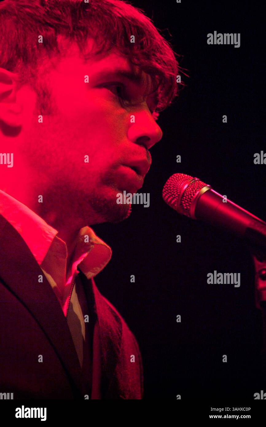 10 aprile 2005 - Cleveland, OHIO, Stati Uniti - 10 aprile 2005; Cleveland, OH, Stati Uniti; il cantante / Turntablist / rapper, RICHARD TERFRY alias BUCK 65 si esibisce durante una tappa del tour di apertura per le Dresden Dolls tenutasi alla House of Blues. Credito obbligatorio: Foto di Jason Nelson/AdMedia. (Â©) Copyright 2005 di Jason Nelson (immagine di credito: © Jason Nelson/AdMedia via ZUMA Wire) Foto Stock