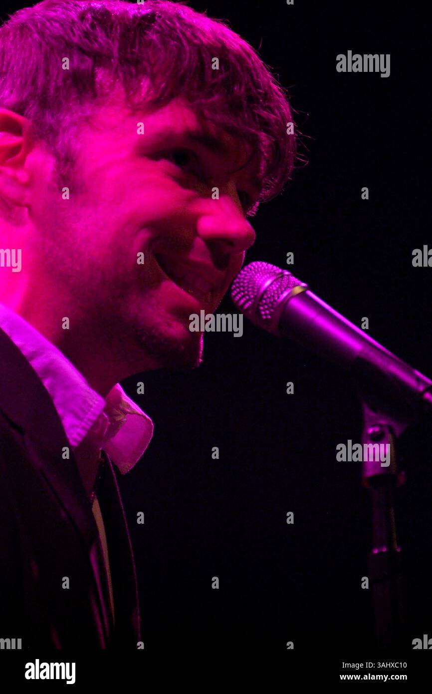 10 aprile 2005 - Cleveland, OHIO, Stati Uniti - 10 aprile 2005; Cleveland, OH, Stati Uniti; il cantante / Turntablist / rapper, RICHARD TERFRY alias BUCK 65 si esibisce durante una tappa del tour di apertura per le Dresden Dolls tenutasi alla House of Blues. Credito obbligatorio: Foto di Jason Nelson/AdMedia. (Â©) Copyright 2005 di Jason Nelson (immagine di credito: © Jason Nelson/AdMedia via ZUMA Wire) Foto Stock