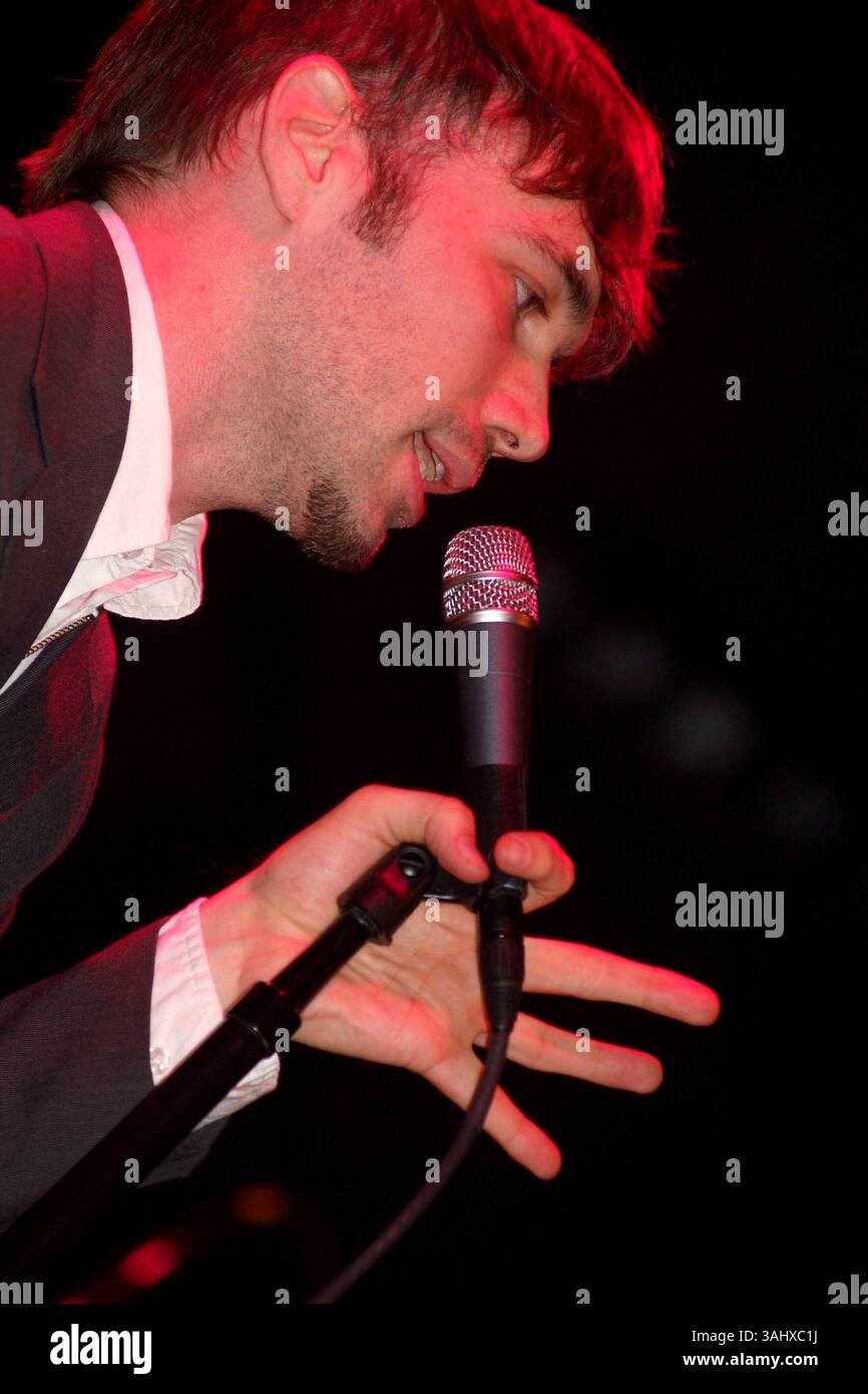 10 aprile 2005 - Cleveland, OHIO, Stati Uniti - 10 aprile 2005; Cleveland, OH, Stati Uniti; il cantante / Turntablist / rapper, RICHARD TERFRY alias BUCK 65 si esibisce durante una tappa del tour di apertura per le Dresden Dolls tenutasi alla House of Blues. Credito obbligatorio: Foto di Jason Nelson/AdMedia. (Â©) Copyright 2005 di Jason Nelson (immagine di credito: © Jason Nelson/AdMedia via ZUMA Wire) Foto Stock