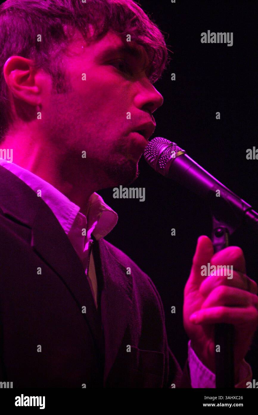 10 aprile 2005 - Cleveland, OHIO, Stati Uniti - 10 aprile 2005; Cleveland, OH, Stati Uniti; il cantante / Turntablist / rapper, RICHARD TERFRY alias BUCK 65 si esibisce durante una tappa del tour di apertura per le Dresden Dolls tenutasi alla House of Blues. Credito obbligatorio: Foto di Jason Nelson/AdMedia. (Â©) Copyright 2005 di Jason Nelson (immagine di credito: © Jason Nelson/AdMedia via ZUMA Wire) Foto Stock