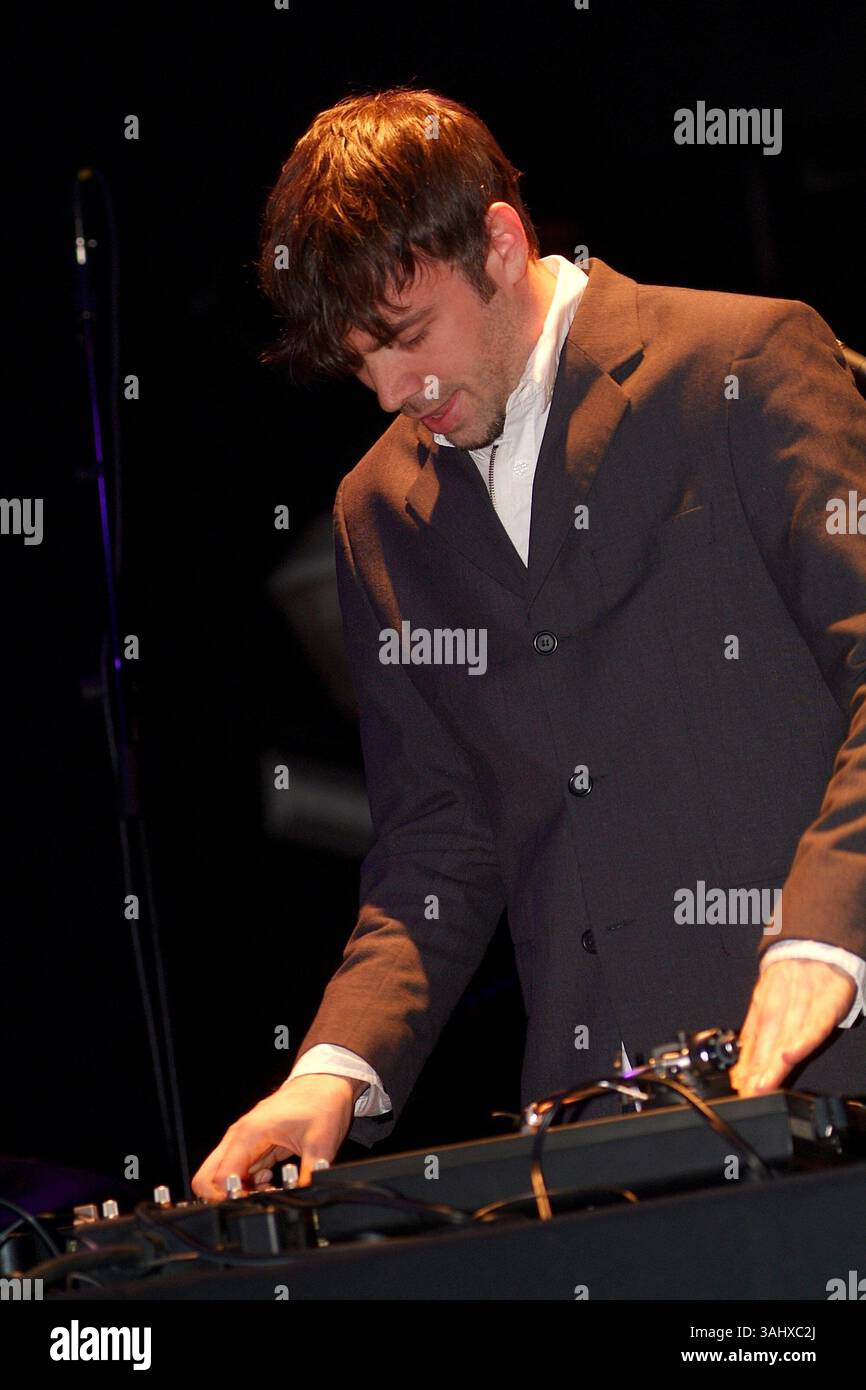 10 aprile 2005 - Cleveland, OHIO, Stati Uniti - 10 aprile 2005; Cleveland, OH, Stati Uniti; il cantante / Turntablist / rapper, RICHARD TERFRY alias BUCK 65 si esibisce durante una tappa del tour di apertura per le Dresden Dolls tenutasi alla House of Blues. Credito obbligatorio: Foto di Jason Nelson/AdMedia. (Â©) Copyright 2005 di Jason Nelson (immagine di credito: © Jason Nelson/AdMedia via ZUMA Wire) Foto Stock