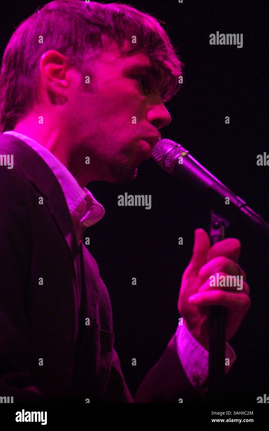 10 aprile 2005 - Cleveland, OHIO, Stati Uniti - 10 aprile 2005; Cleveland, OH, Stati Uniti; il cantante / Turntablist / rapper, RICHARD TERFRY alias BUCK 65 si esibisce durante una tappa del tour di apertura per le Dresden Dolls tenutasi alla House of Blues. Credito obbligatorio: Foto di Jason Nelson/AdMedia. (Â©) Copyright 2005 di Jason Nelson (immagine di credito: © Jason Nelson/AdMedia via ZUMA Wire) Foto Stock