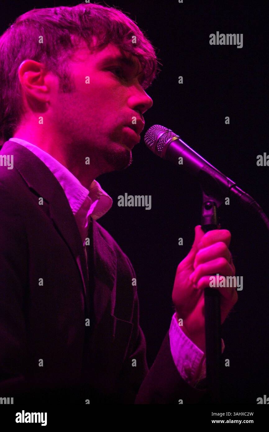 10 aprile 2005 - Cleveland, OHIO, Stati Uniti - 10 aprile 2005; Cleveland, OH, Stati Uniti; il cantante / Turntablist / rapper, RICHARD TERFRY alias BUCK 65 si esibisce durante una tappa del tour di apertura per le Dresden Dolls tenutasi alla House of Blues. Credito obbligatorio: Foto di Jason Nelson/AdMedia. (Â©) Copyright 2005 di Jason Nelson (immagine di credito: © Jason Nelson/AdMedia via ZUMA Wire) Foto Stock