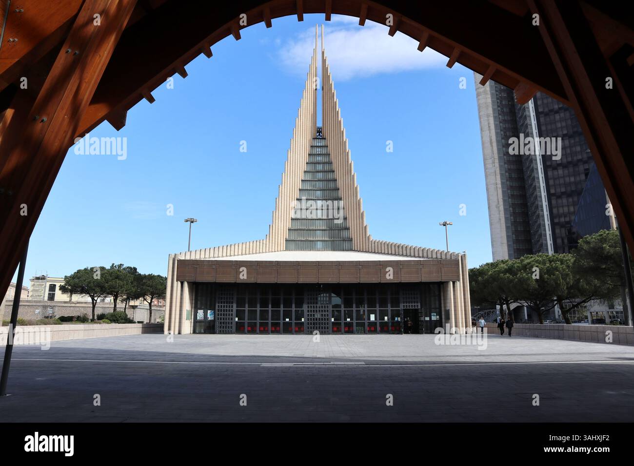 Napoli - Chiesa di San Carlo Borromeo dalla stazione metro Centro direzionale Foto Stock