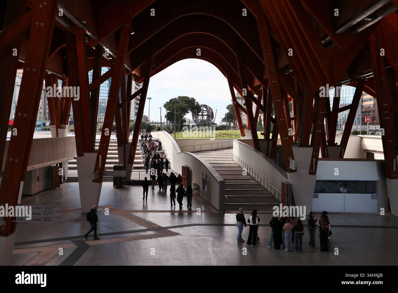 Napoli - stazione metro Centro direzionale dal sagrato della Chiesa di San Carlo Borromeo Foto Stock