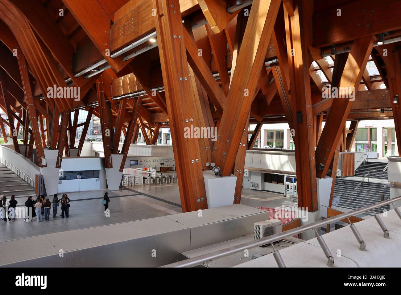 Napoli - stazione metro Centro direzionale dal sagrato della Chiesa di San Carlo Foto Stock