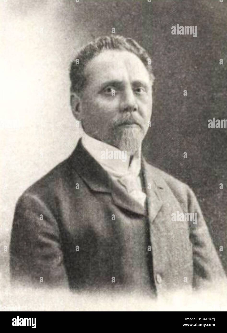 Dollinger Gyula (1849–1937) è stato un medico e chirurgo ortopedico ungherese. È considerato uno dei fondatori dell'ortopedia ungherese e ha dato contributi significativi nel campo dell'educazione medica. Foto Stock