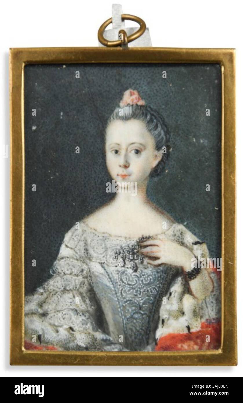 Si ritiene che questo ritratto in miniatura della metà del XVIII secolo raffigurasse la principessa Sofia Antonietta di Brunswick-Wolfenbüttel. Dipinta in avorio, la delicata opera d'arte mette in mostra le raffinate caratteristiche e l'abbigliamento aristocratico della nobildonna. Foto Stock
