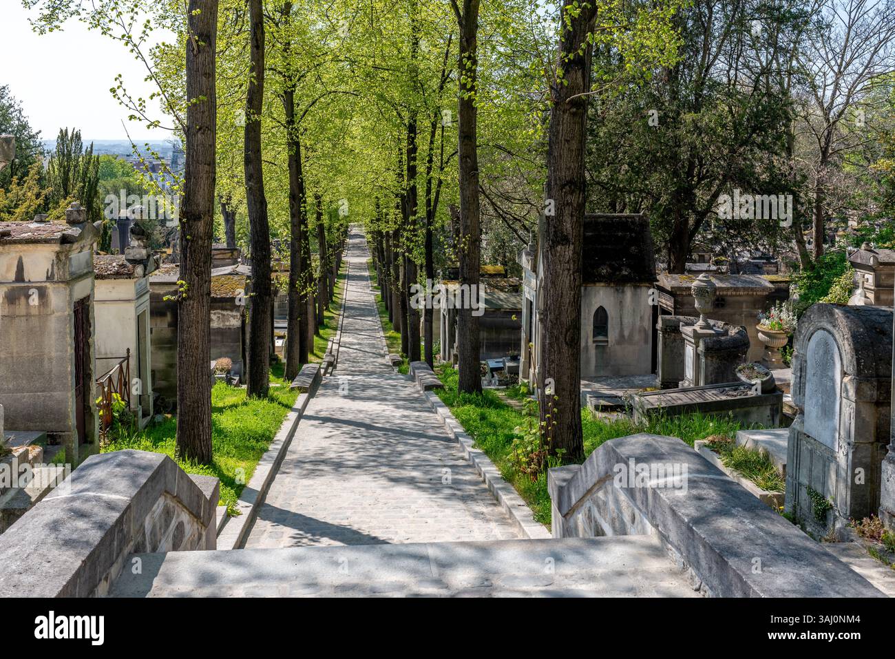 Cimitero di Père Lachaise, dove riposano alcune delle persone più famose. Foto Stock