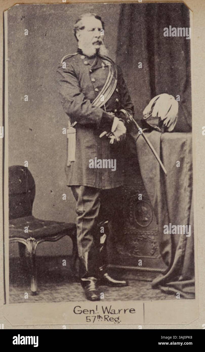 Questa fotografia del 1900 circa raffigura il generale Henry James Warre del 57th Regiment, incluso in un album che documenta le figure britanniche coinvolte nelle guerre Maori e in altri eventi militari. Foto Stock