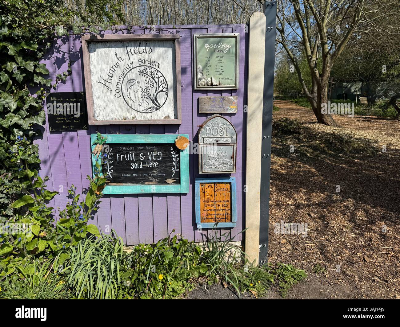L'ingresso al giardino comunale di Hannah Field. Foto Stock