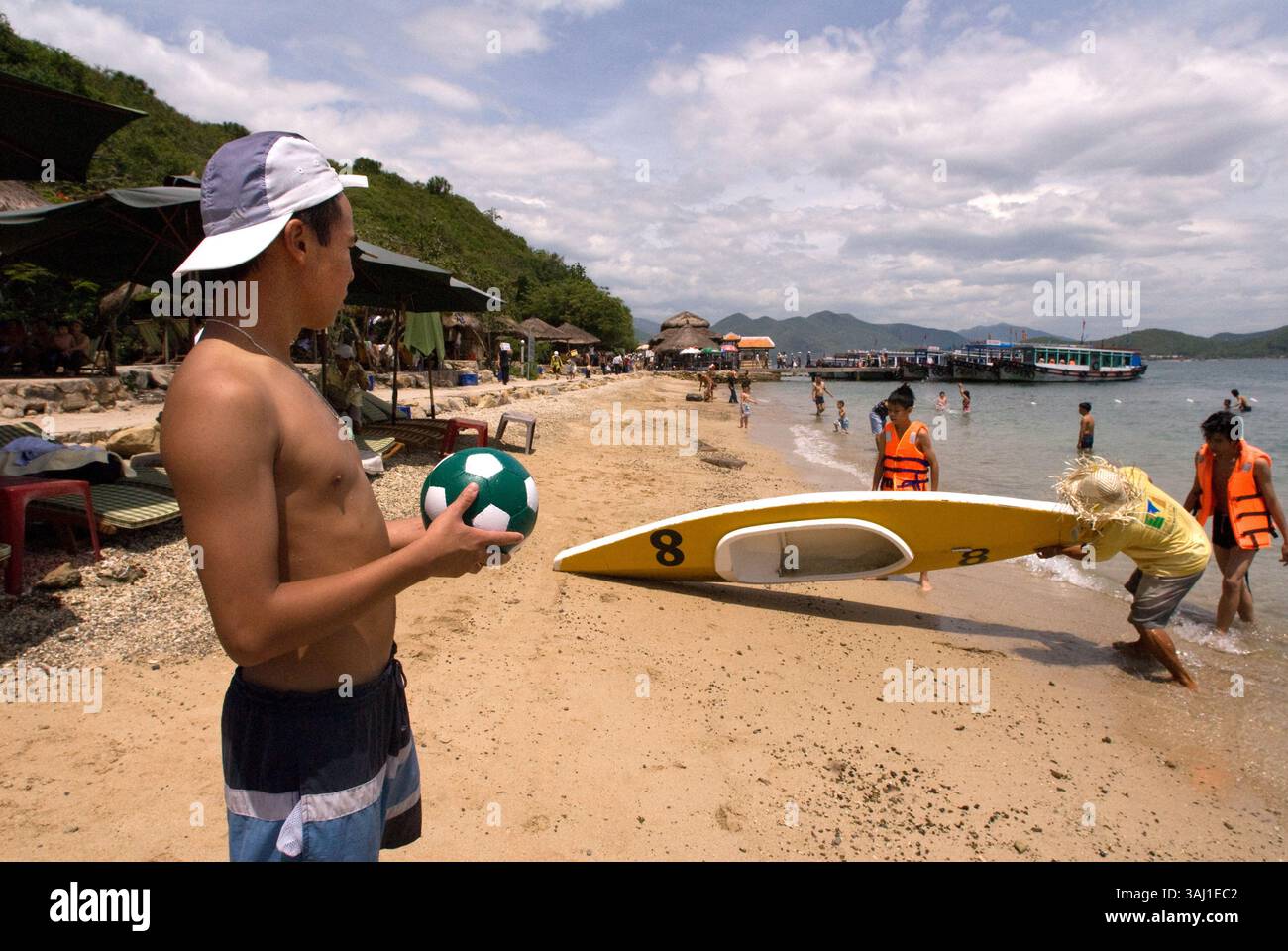 25 luglio 2008 - Vietnam - Isole vicino a Nha Trang. Attività acquatiche sull'isola di Bamboo. (Immagine di credito: © Sergi Reboredo via ZUMA Wire) Foto Stock
