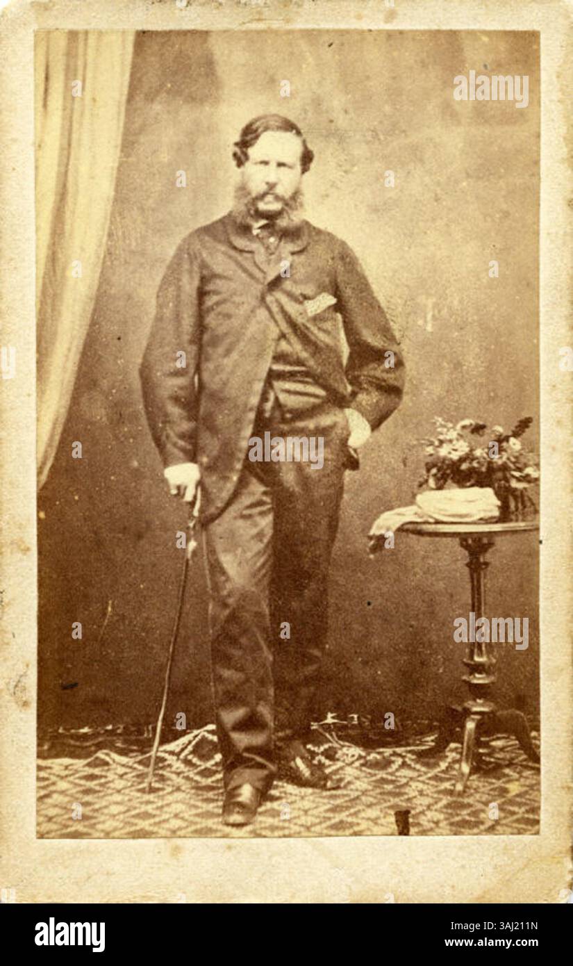Questa fotografia del 1865 mostra il colonnello Henry James Warre del 57th Regiment, che cattura una figura chiave nella storia militare britannica durante il XIX secolo. Foto Stock