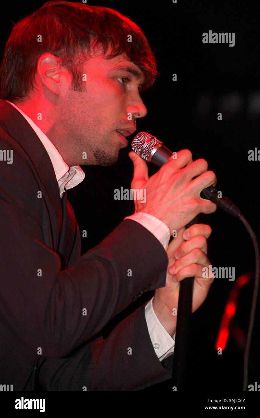 10 aprile 2005 - Cleveland, OHIO, Stati Uniti - 10 aprile 2005; Cleveland, OH, Stati Uniti; il cantante / Turntablist / rapper, RICHARD TERFRY alias BUCK 65 si esibisce durante una tappa del tour di apertura per le Dresden Dolls tenutasi alla House of Blues. Credito obbligatorio: Foto di Jason Nelson/AdMedia. (Â©) Copyright 2005 di Jason Nelson (immagine di credito: © Jason Nelson/AdMedia via ZUMA Wire) Foto Stock