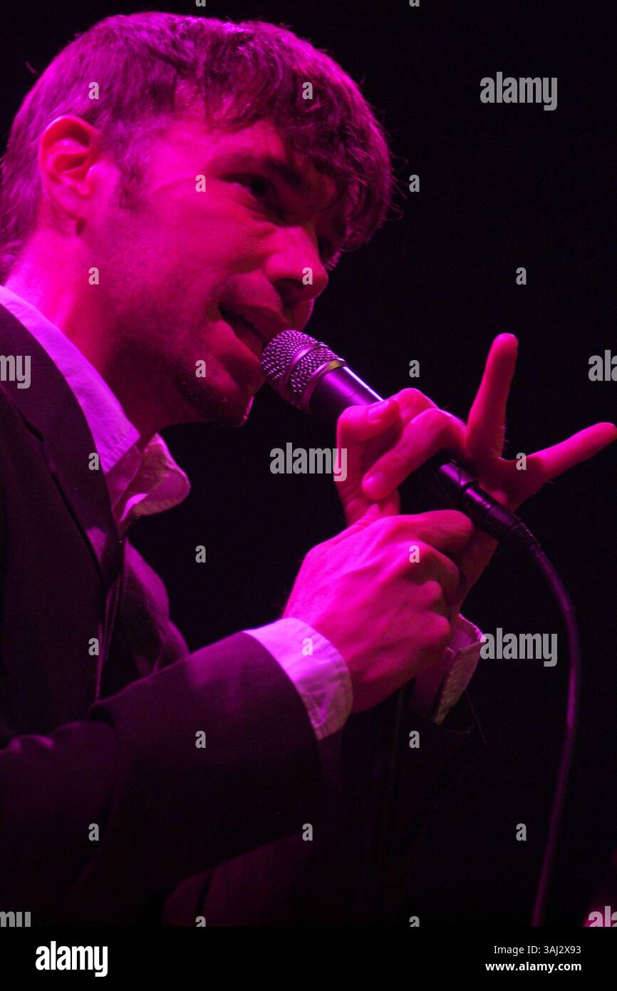 10 aprile 2005 - Cleveland, OHIO, Stati Uniti - 10 aprile 2005; Cleveland, OH, Stati Uniti; il cantante / Turntablist / rapper, RICHARD TERFRY alias BUCK 65 si esibisce durante una tappa del tour di apertura per le Dresden Dolls tenutasi alla House of Blues. Credito obbligatorio: Foto di Jason Nelson/AdMedia. (Â©) Copyright 2005 di Jason Nelson (immagine di credito: © Jason Nelson/AdMedia via ZUMA Wire) Foto Stock