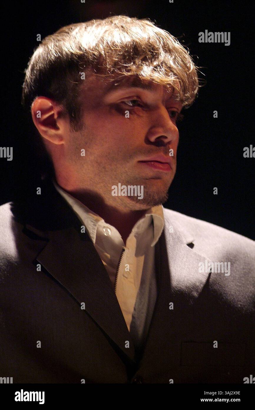 10 aprile 2005 - Cleveland, OHIO, Stati Uniti - 10 aprile 2005; Cleveland, OH, Stati Uniti; il cantante / Turntablist / rapper, RICHARD TERFRY alias BUCK 65 si esibisce durante una tappa del tour di apertura per le Dresden Dolls tenutasi alla House of Blues. Credito obbligatorio: Foto di Jason Nelson/AdMedia. (Â©) Copyright 2005 di Jason Nelson (immagine di credito: © Jason Nelson/AdMedia via ZUMA Wire) Foto Stock