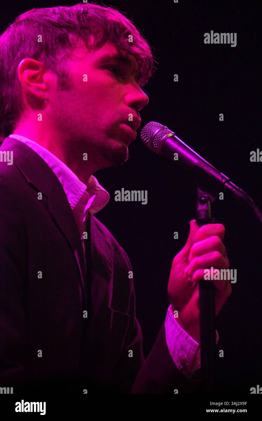 10 aprile 2005 - Cleveland, OHIO, Stati Uniti - 10 aprile 2005; Cleveland, OH, Stati Uniti; il cantante / Turntablist / rapper, RICHARD TERFRY alias BUCK 65 si esibisce durante una tappa del tour di apertura per le Dresden Dolls tenutasi alla House of Blues. Credito obbligatorio: Foto di Jason Nelson/AdMedia. (Â©) Copyright 2005 di Jason Nelson (immagine di credito: © Jason Nelson/AdMedia via ZUMA Wire) Foto Stock