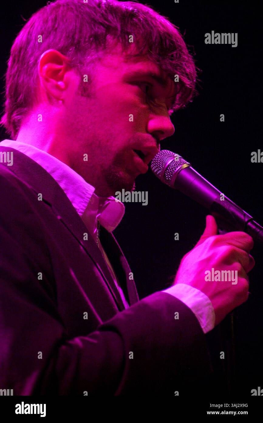 10 aprile 2005 - Cleveland, OHIO, Stati Uniti - 10 aprile 2005; Cleveland, OH, Stati Uniti; il cantante / Turntablist / rapper, RICHARD TERFRY alias BUCK 65 si esibisce durante una tappa del tour di apertura per le Dresden Dolls tenutasi alla House of Blues. Credito obbligatorio: Foto di Jason Nelson/AdMedia. (Â©) Copyright 2005 di Jason Nelson (immagine di credito: © Jason Nelson/AdMedia via ZUMA Wire) Foto Stock