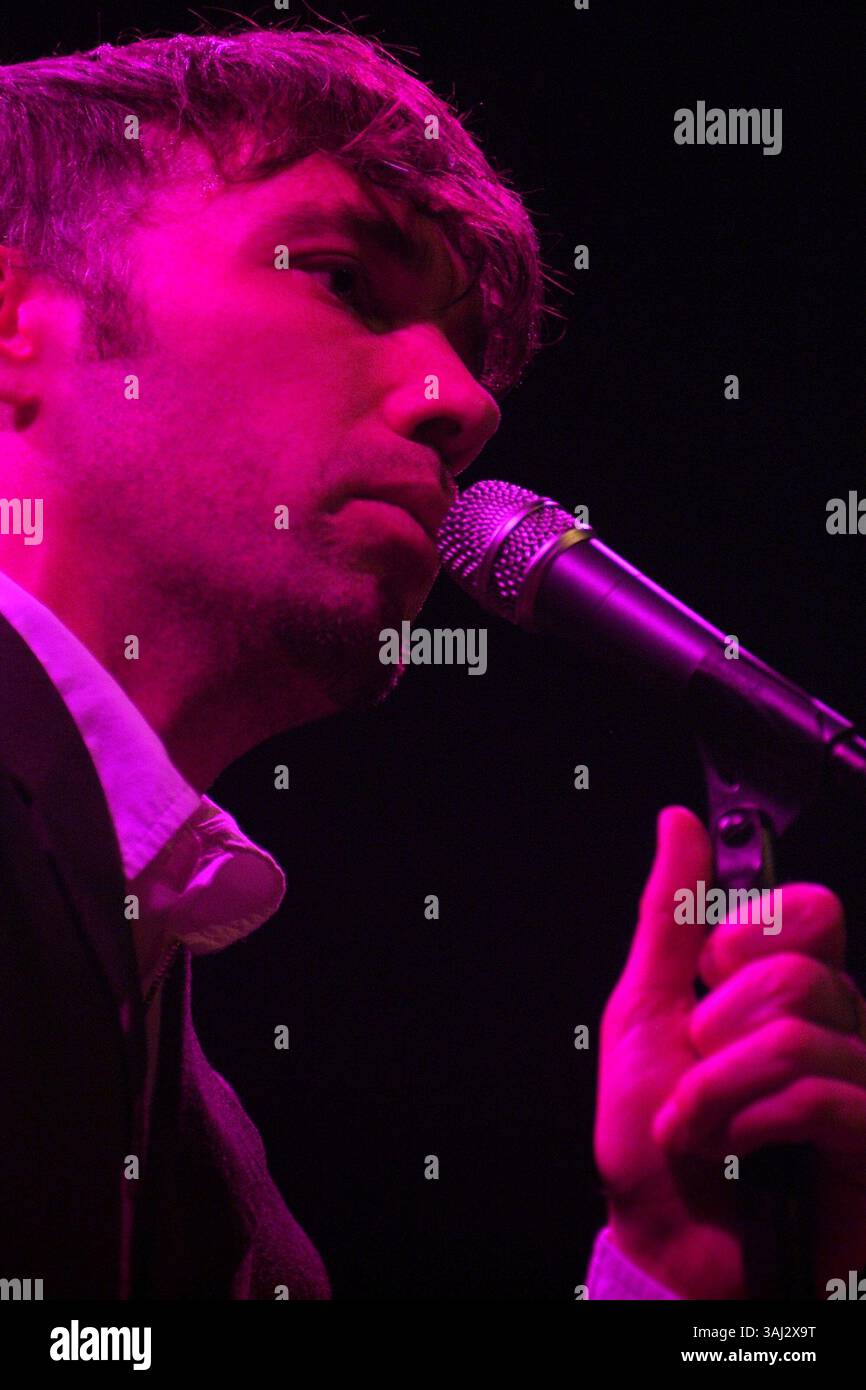 10 aprile 2005 - Cleveland, OHIO, Stati Uniti - 10 aprile 2005; Cleveland, OH, Stati Uniti; il cantante / Turntablist / rapper, RICHARD TERFRY alias BUCK 65 si esibisce durante una tappa del tour di apertura per le Dresden Dolls tenutasi alla House of Blues. Credito obbligatorio: Foto di Jason Nelson/AdMedia. (Â©) Copyright 2005 di Jason Nelson (immagine di credito: © Jason Nelson/AdMedia via ZUMA Wire) Foto Stock