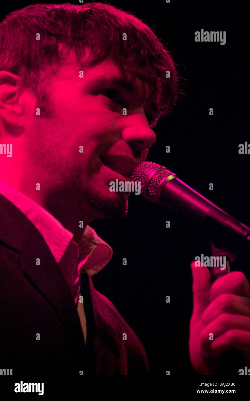 10 aprile 2005 - Cleveland, OHIO, Stati Uniti - 10 aprile 2005; Cleveland, OH, Stati Uniti; il cantante / Turntablist / rapper, RICHARD TERFRY alias BUCK 65 si esibisce durante una tappa del tour di apertura per le Dresden Dolls tenutasi alla House of Blues. Credito obbligatorio: Foto di Jason Nelson/AdMedia. (Â©) Copyright 2005 di Jason Nelson (immagine di credito: © Jason Nelson/AdMedia via ZUMA Wire) Foto Stock