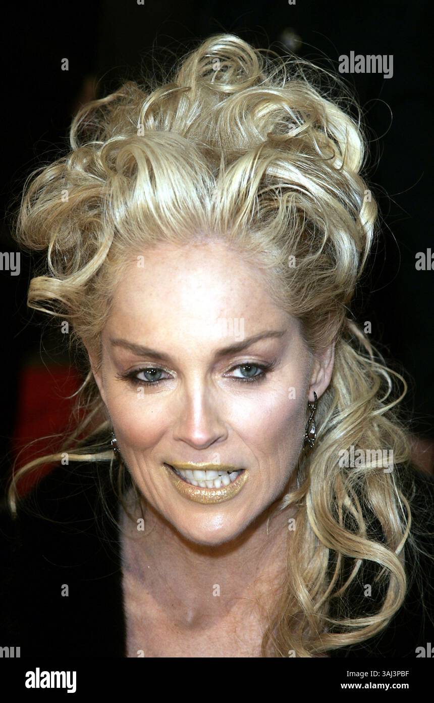 22 marzo 2006 - Berlino, Stati Uniti - 22 marzo 2006 - Berlino, Germania - Sharon Stone alla prima tedesca di "BASIC INSTINCT 2" tenutasi al Cinema Cinestar. Photo Semmer/Face to Face/AdMedia (immagine di credito: © Semmer/AdMedia tramite cavo ZUMA) Foto Stock