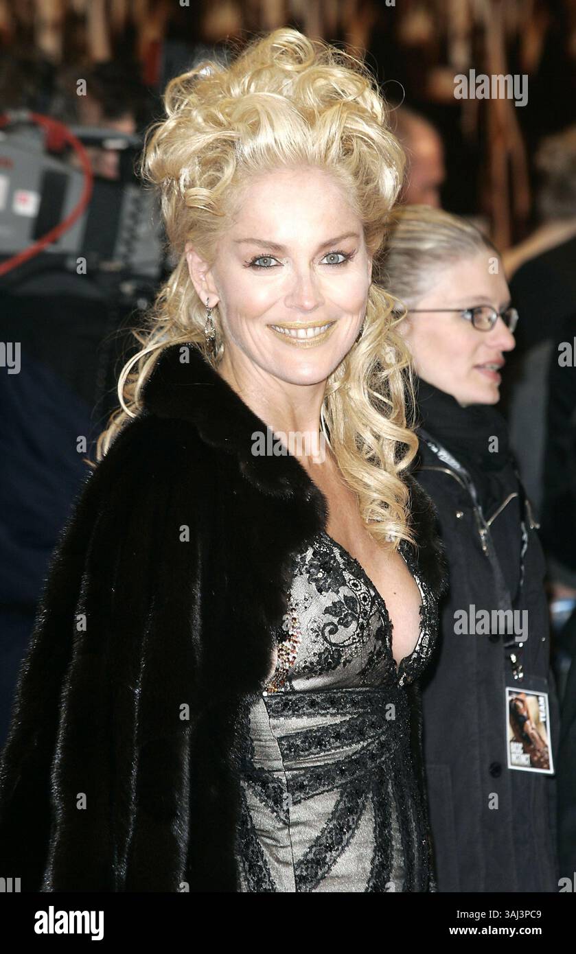 22 marzo 2006 - Berlino, Stati Uniti - 22 marzo 2006 - Berlino, Germania - Sharon Stone alla prima tedesca di "BASIC INSTINCT 2" tenutasi al Cinema Cinestar. Photo Semmer/Face to Face/AdMedia (immagine di credito: © Semmer/AdMedia tramite cavo ZUMA) Foto Stock