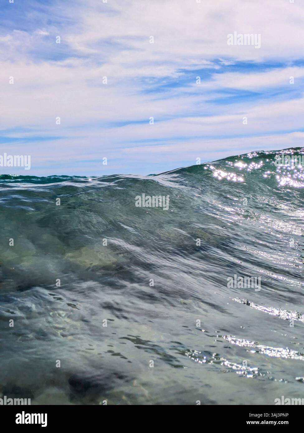 sfreccia all'orizzonte sulla spiaggia di alicante Foto Stock