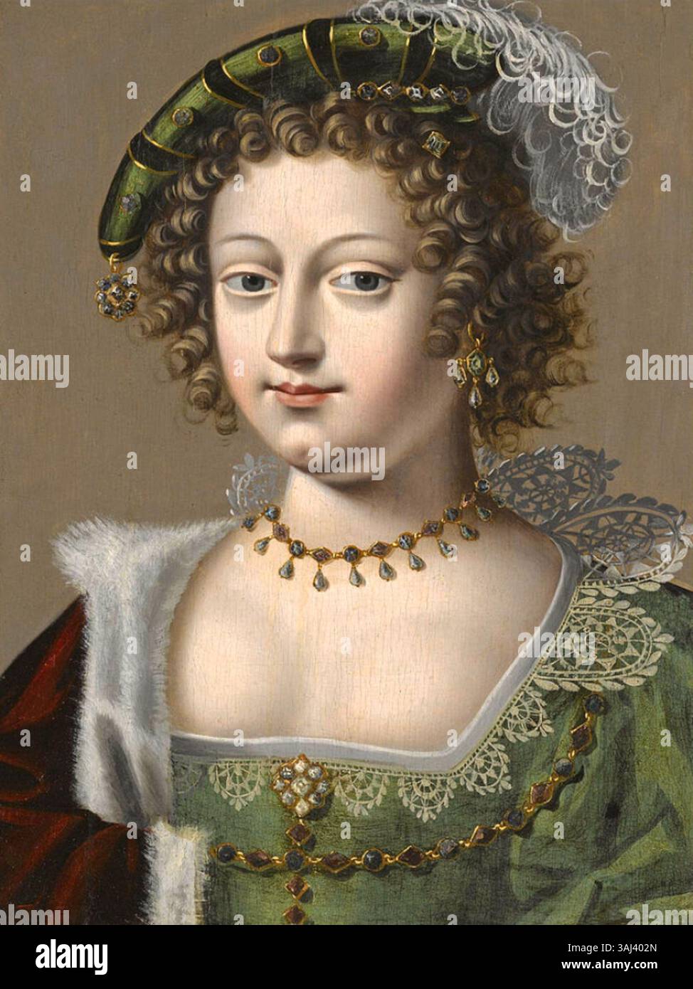 Questo dipinto ad olio del XVII secolo, attribuito alla bottega di Daniel Dumonstier, presenta una giovane donna in un abito verde con un mantello rifinito in pelliccia rossa e un cappello verde piuma. Foto Stock