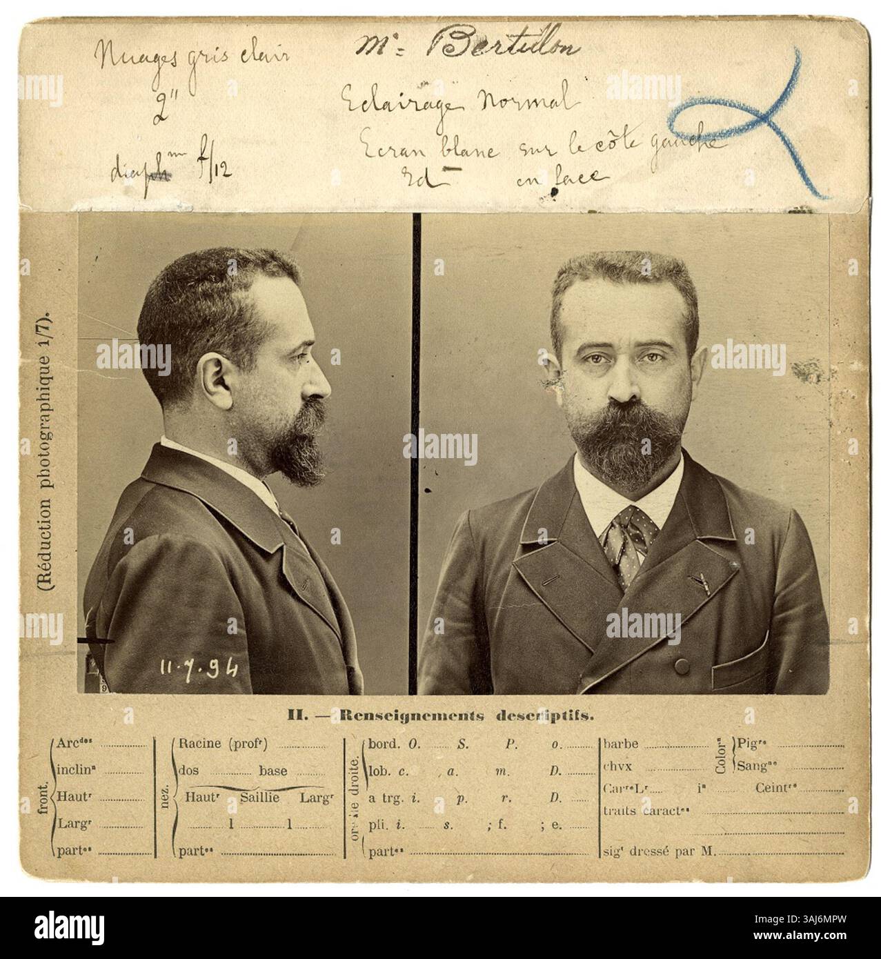 Questa documentazione antropometrica di Alphonse Bertillon, creata l'11 luglio 1894, è un contributo significativo allo sviluppo di tecniche di identificazione criminale. Foto Stock