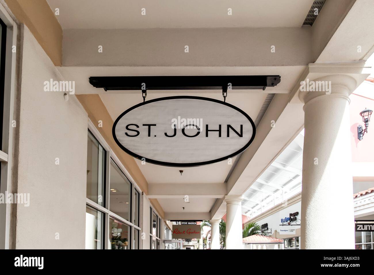 Insegna di St. John fuori dal negozio di Orlando, Florida, Stati Uniti Foto Stock