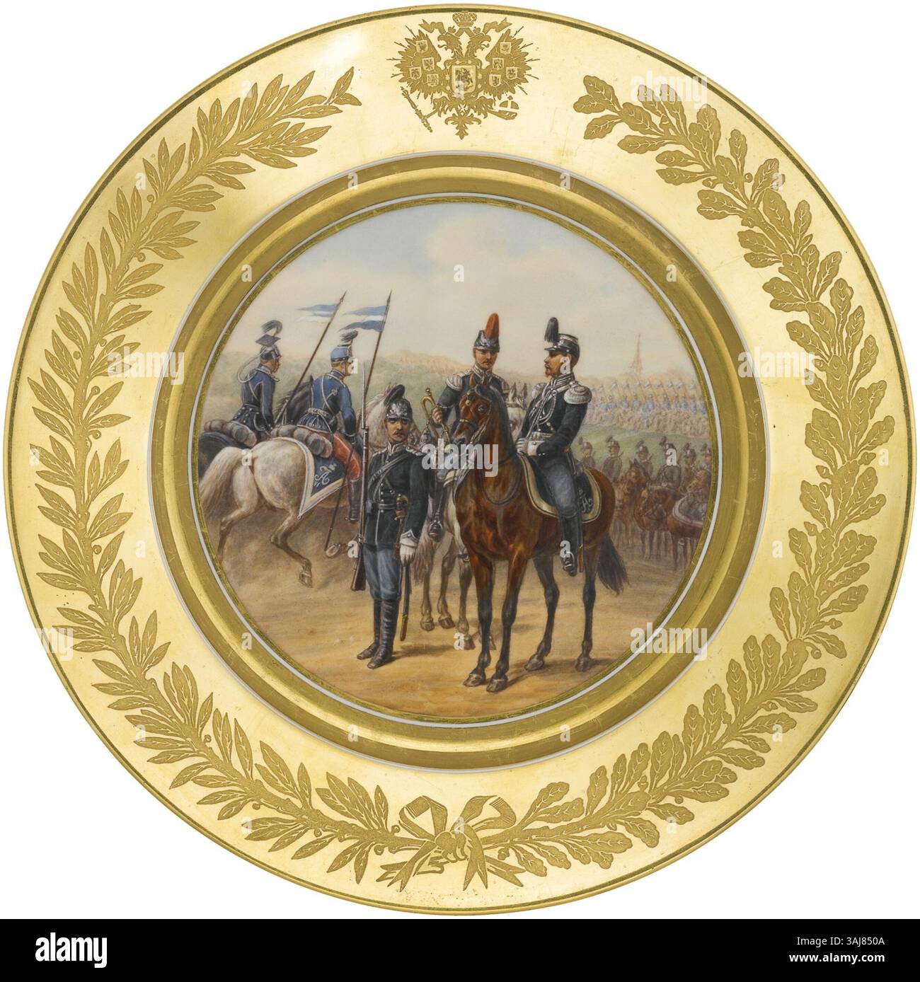 Una lastra di porcellana della manifattura imperiale di porcellana di San Pietroburgo, del periodo di Alessandro III. Dipinta con i membri della vi Divisione di cavalleria, tra cui il Dragone Glukhovsky, Volyn Lancer e i reggimenti ussari Klyastitsky. Il rovescio è inciso con informazioni dettagliate sul reggimento e un'aquila imperiale. Diametro 24,7 cm. Foto Stock
