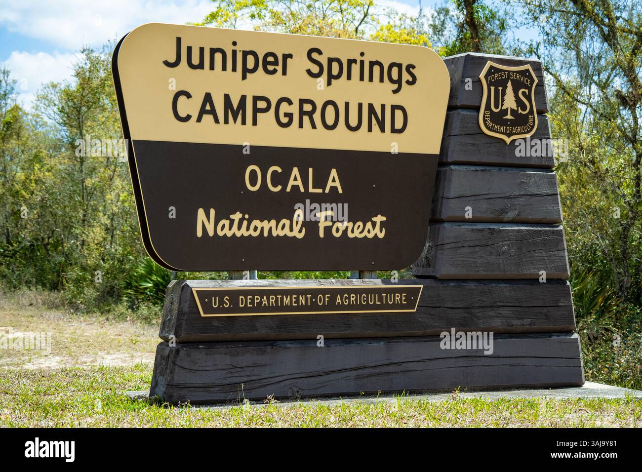 Cartello d'ingresso sulla SR 40 per Juniper Springs, situato nella Ocala National Forest a est di Ocala, Florida. (USA) Foto Stock