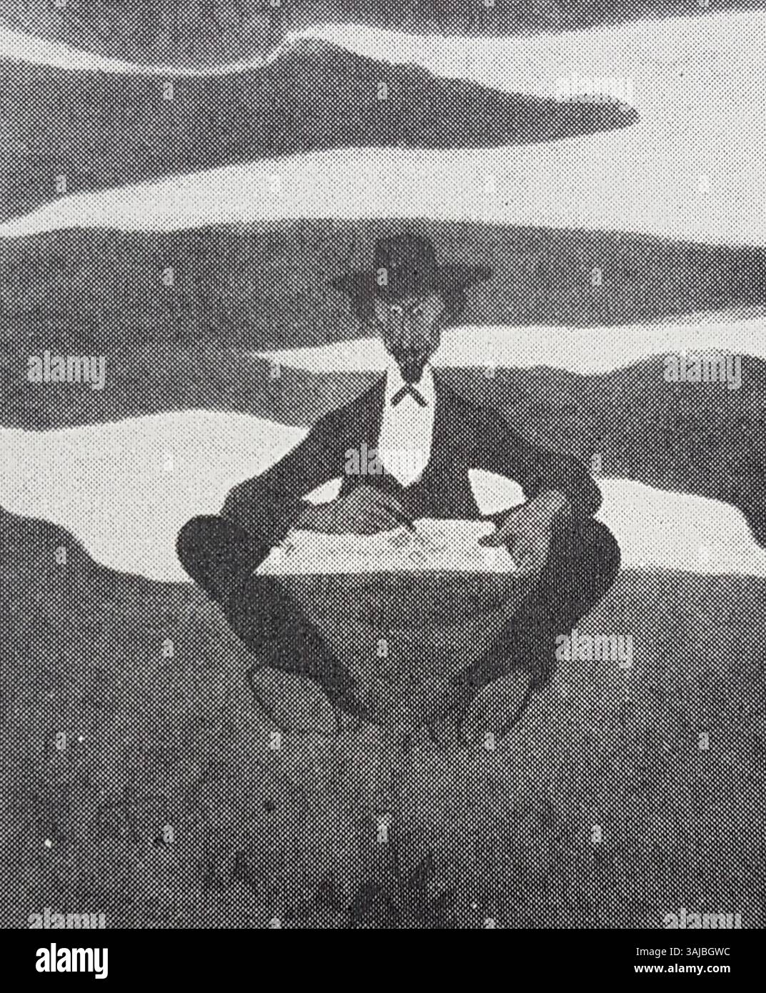 "Den första vårblom" di Ole Kruse, interpretato da Ivar Arosenius, cattura il primo fiore primaverile in una scena dipinta, riflettendo il rinnovamento della natura nell'arte svedese. Foto Stock