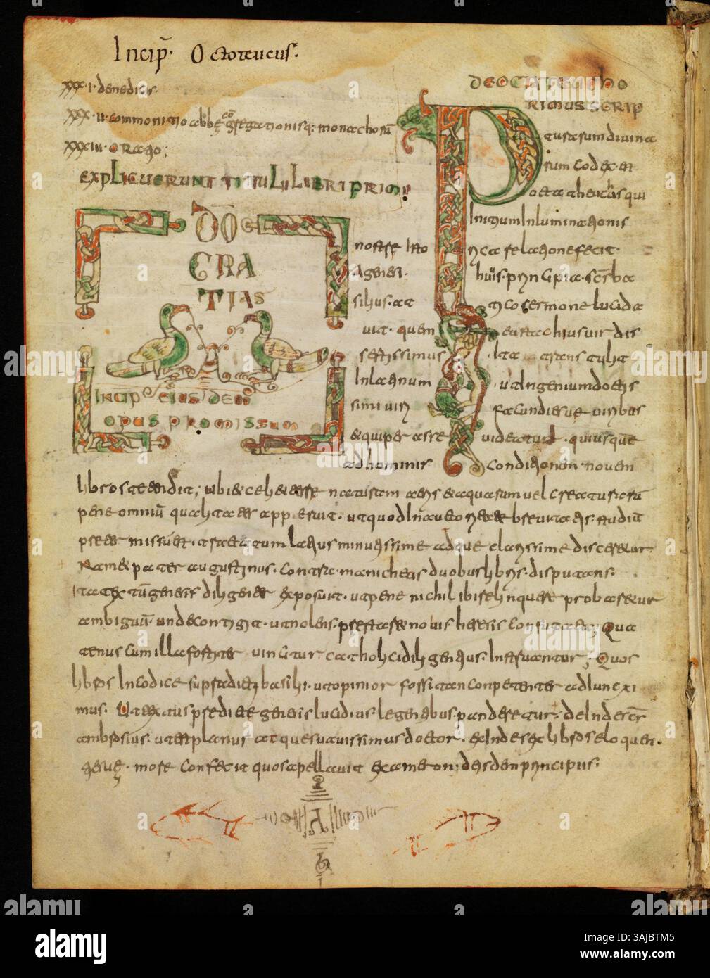 Il manoscritto MSC Patr 61 fol 4v del Bamberg Staatsbibliothek risale all'VIII secolo. È un esempio di arte manoscritta medievale, che mostra le tradizioni religiose e intellettuali del tempo. Foto Stock