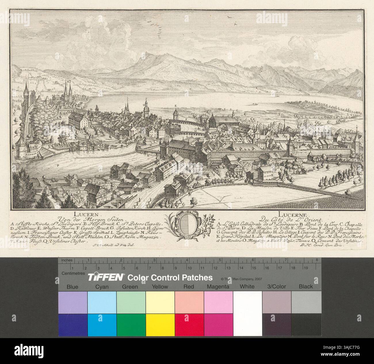 Questa stampa del 1758 da Lucerna mostra una vista della città dal lato mattutino, etichettata in tedesco e francese, incluso uno stemma sul fondo. Fa parte del lavoro topografico di Herrliberger. Foto Stock