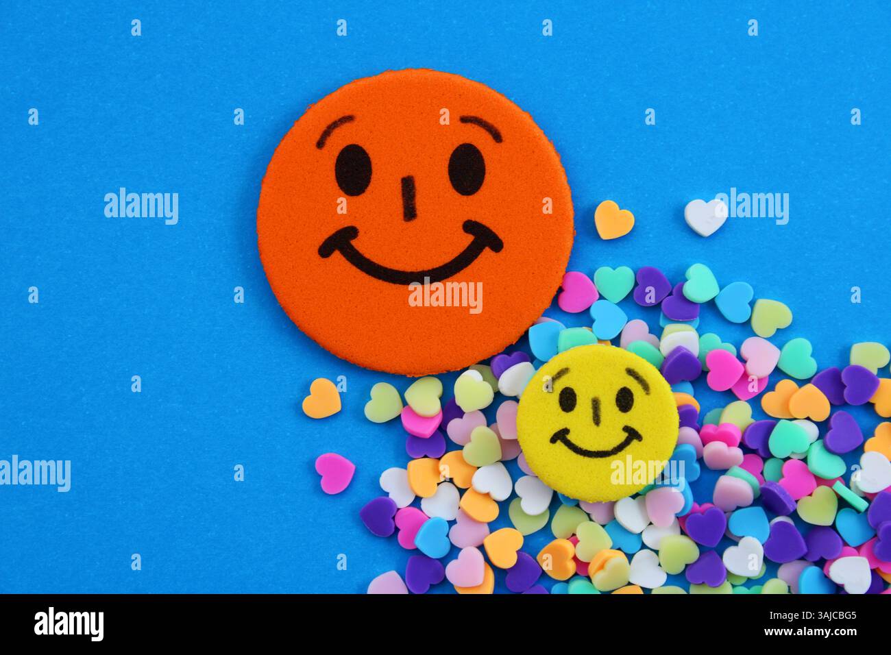 Insegnare al tuo bambino ad essere positivo e ad avere una vita felice Foto Stock