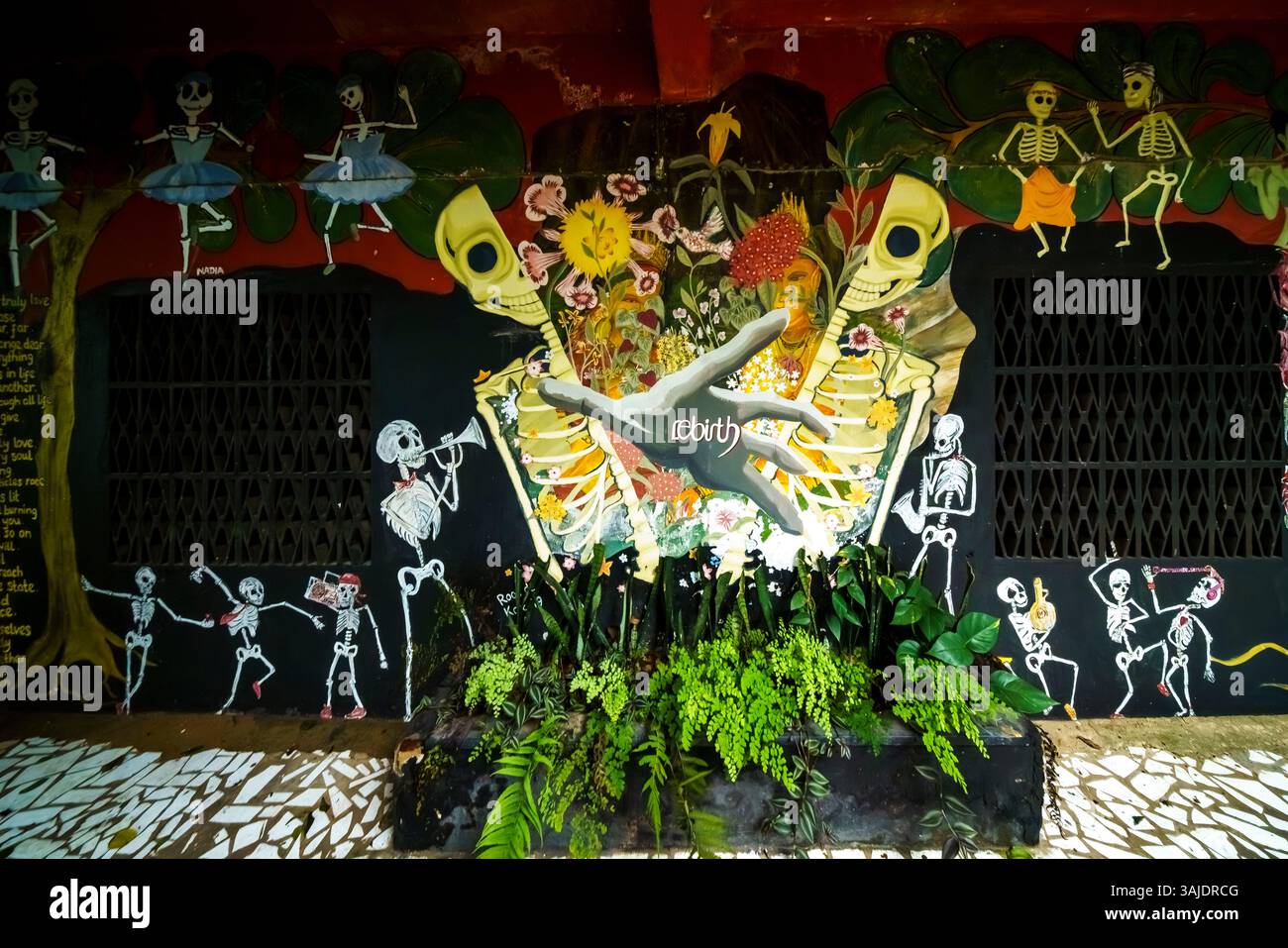 15.01.25. Kandy, Sri Lanka. Helga's Folly a Kandy, Sri Lanka, è un hotel boutique unico pieno di arte, che combina arredi eccentrici, fascino vintage e sup Foto Stock