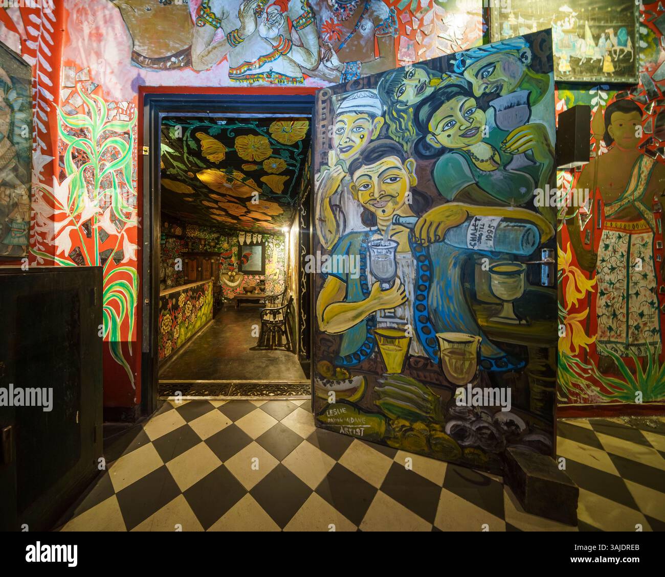 15.01.25. Kandy, Sri Lanka. Helga's Folly a Kandy, Sri Lanka, è un hotel boutique unico pieno di arte, che combina arredi eccentrici, fascino vintage e sup Foto Stock