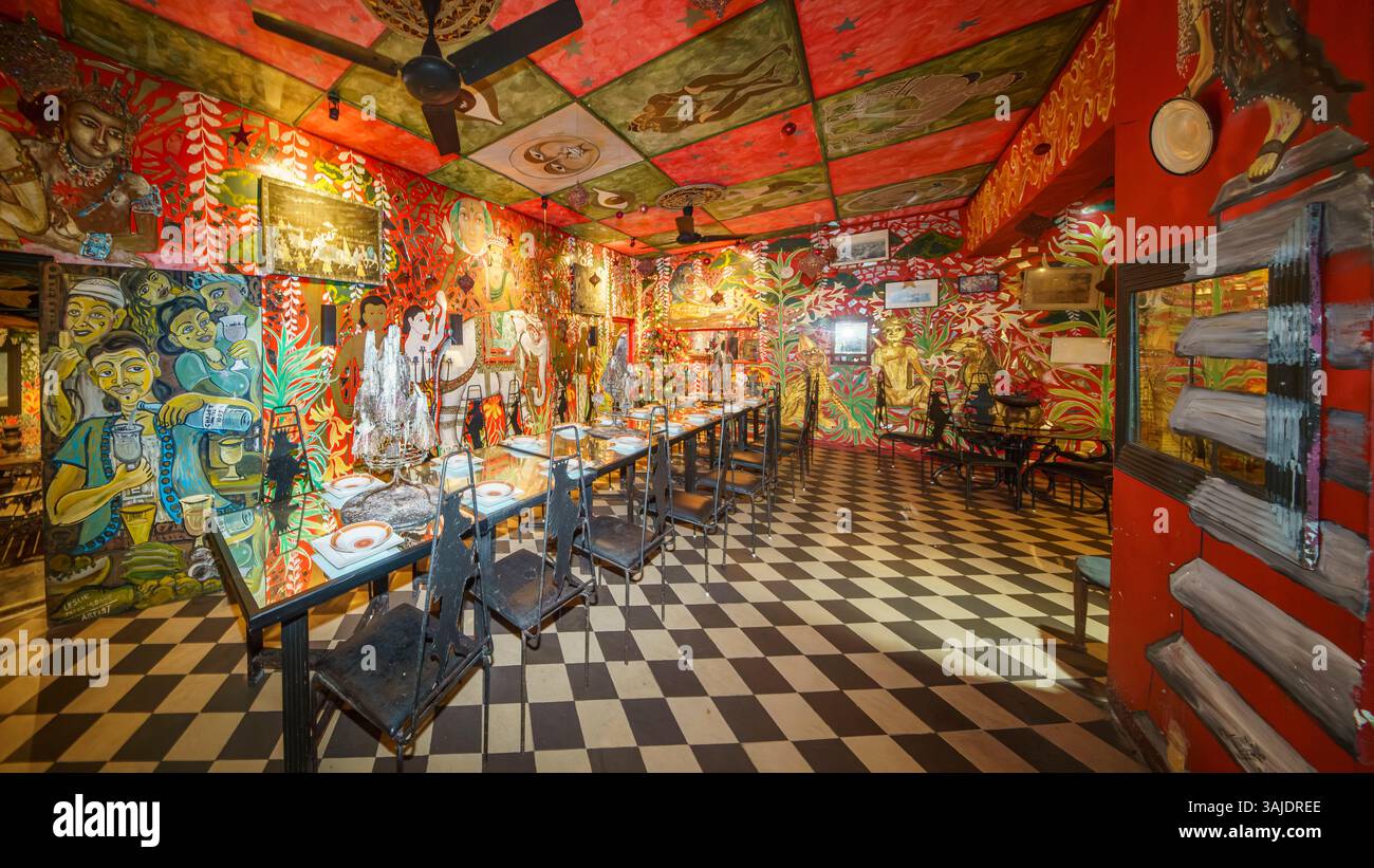 15.01.25. Kandy, Sri Lanka. Helga's Folly a Kandy, Sri Lanka, è un hotel boutique unico pieno di arte, che combina arredi eccentrici, fascino vintage e sup Foto Stock