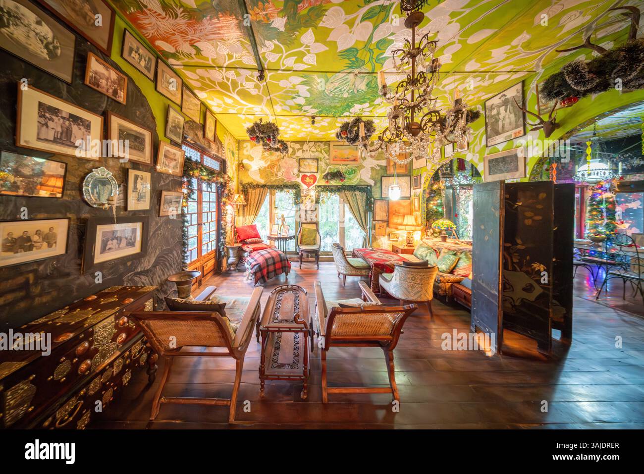 15.01.25. Kandy, Sri Lanka. Helga's Folly a Kandy, Sri Lanka, è un hotel boutique unico pieno di arte, che combina arredi eccentrici, fascino vintage e sup Foto Stock
