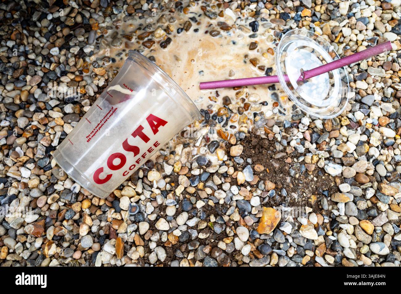 Tazza di plastica del caffè Costa scartata Foto Stock
