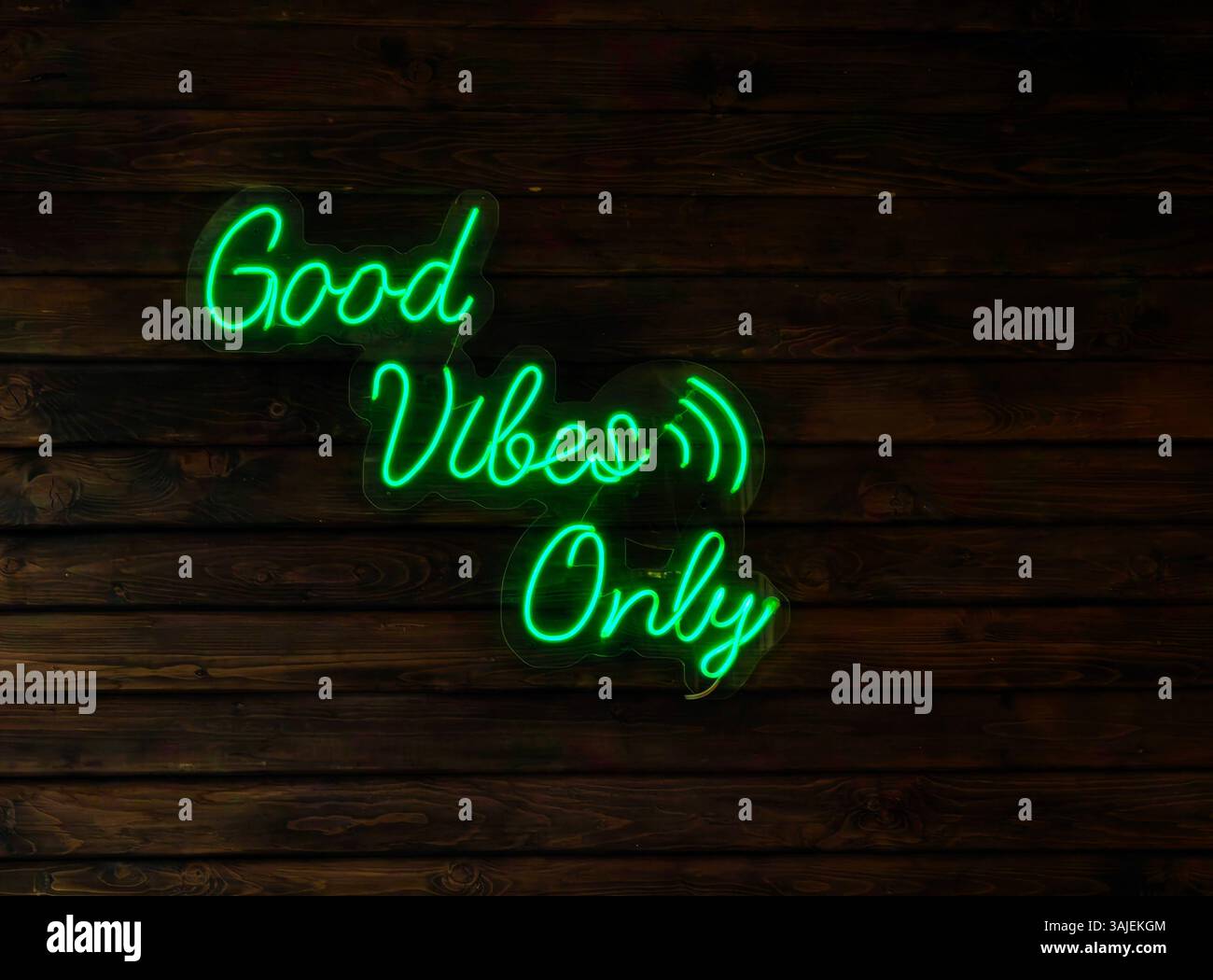 Solo vibrazioni buone: Neon Glow of positivity Foto Stock