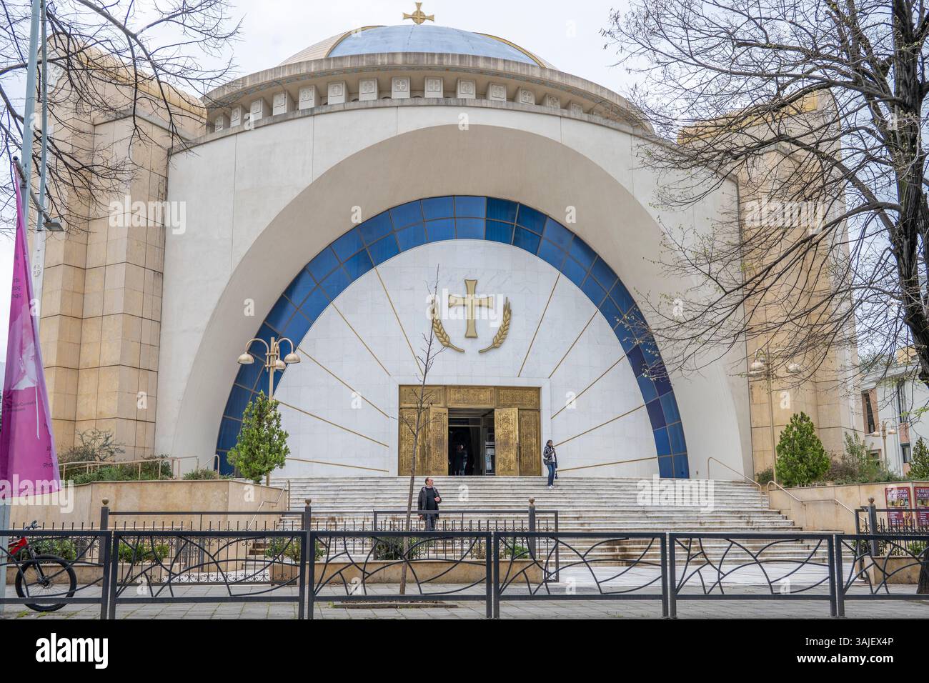 Tirana, Albania, 25 marzo 2025: Veduta sulla Resurrezione della Cattedrale ortodossa di Cristo a Tirana, Albania Foto Stock
