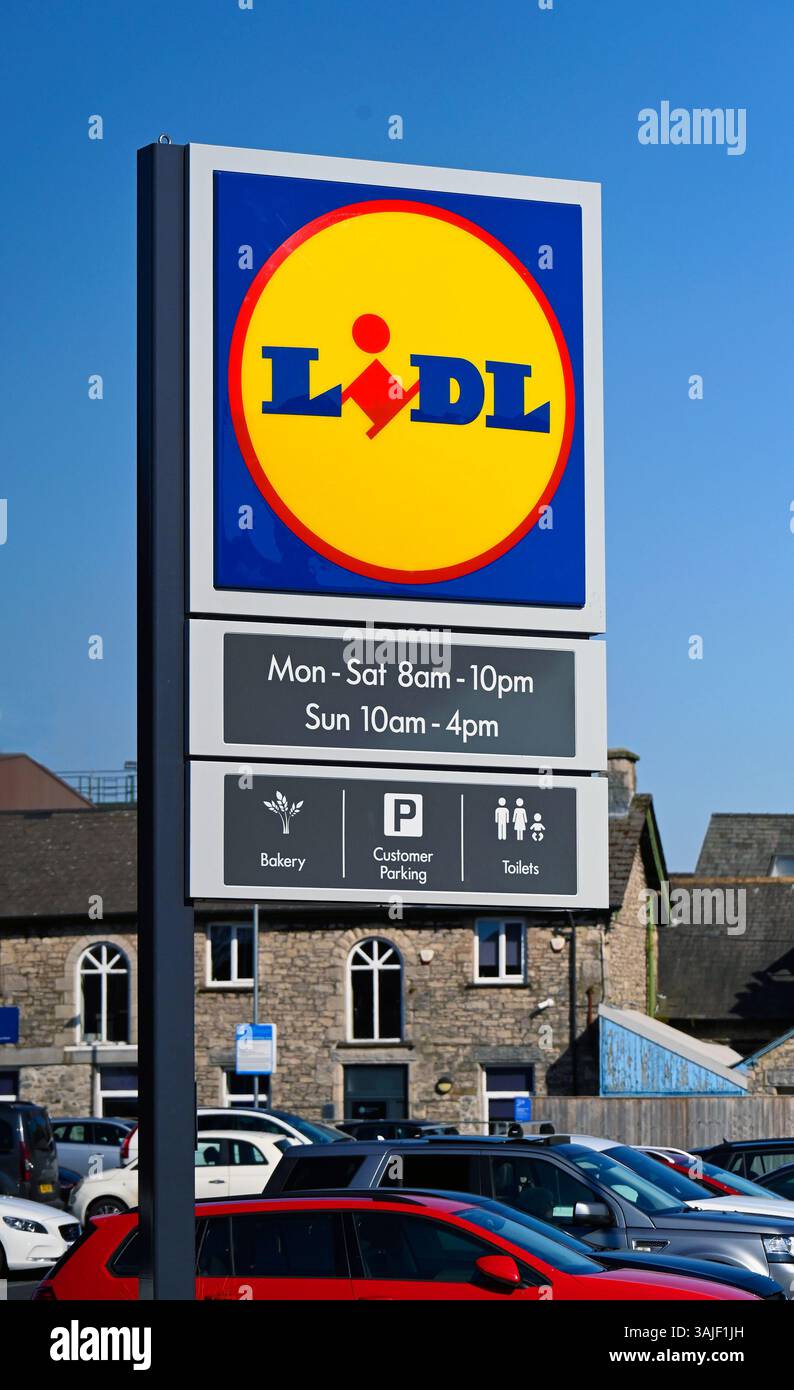 Lidl Supermarket, Beezon Road, Kendal, Cumbria, Inghilterra, Regno Unito, Europa. Foto Stock