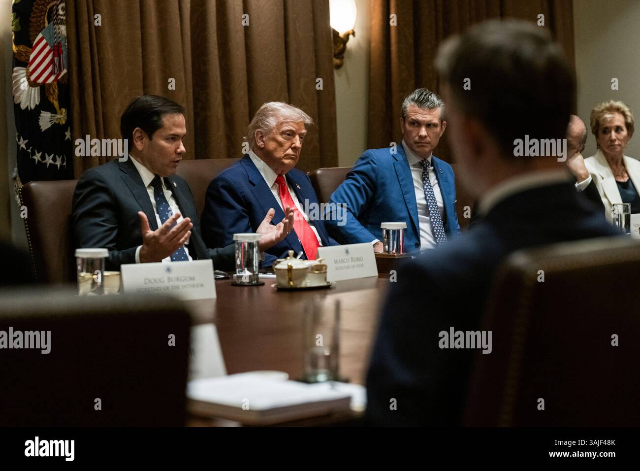 WASHINGTON DC, USA - 10 aprile 2025 - il presidente degli Stati Uniti Donald Trump tiene una riunione del Gabinetto, giovedì 10 aprile 2025, nella sala del Gabinetto del White Hou Foto Stock