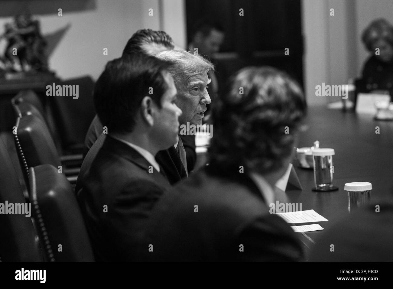 WASHINGTON DC, USA - 10 aprile 2025 - il presidente degli Stati Uniti Donald Trump tiene una riunione del Gabinetto, giovedì 10 aprile 2025, nella sala del Gabinetto del White Hou Foto Stock